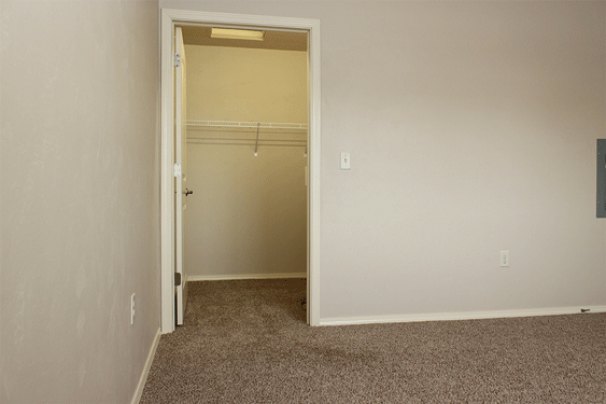 Bedroom to Closet